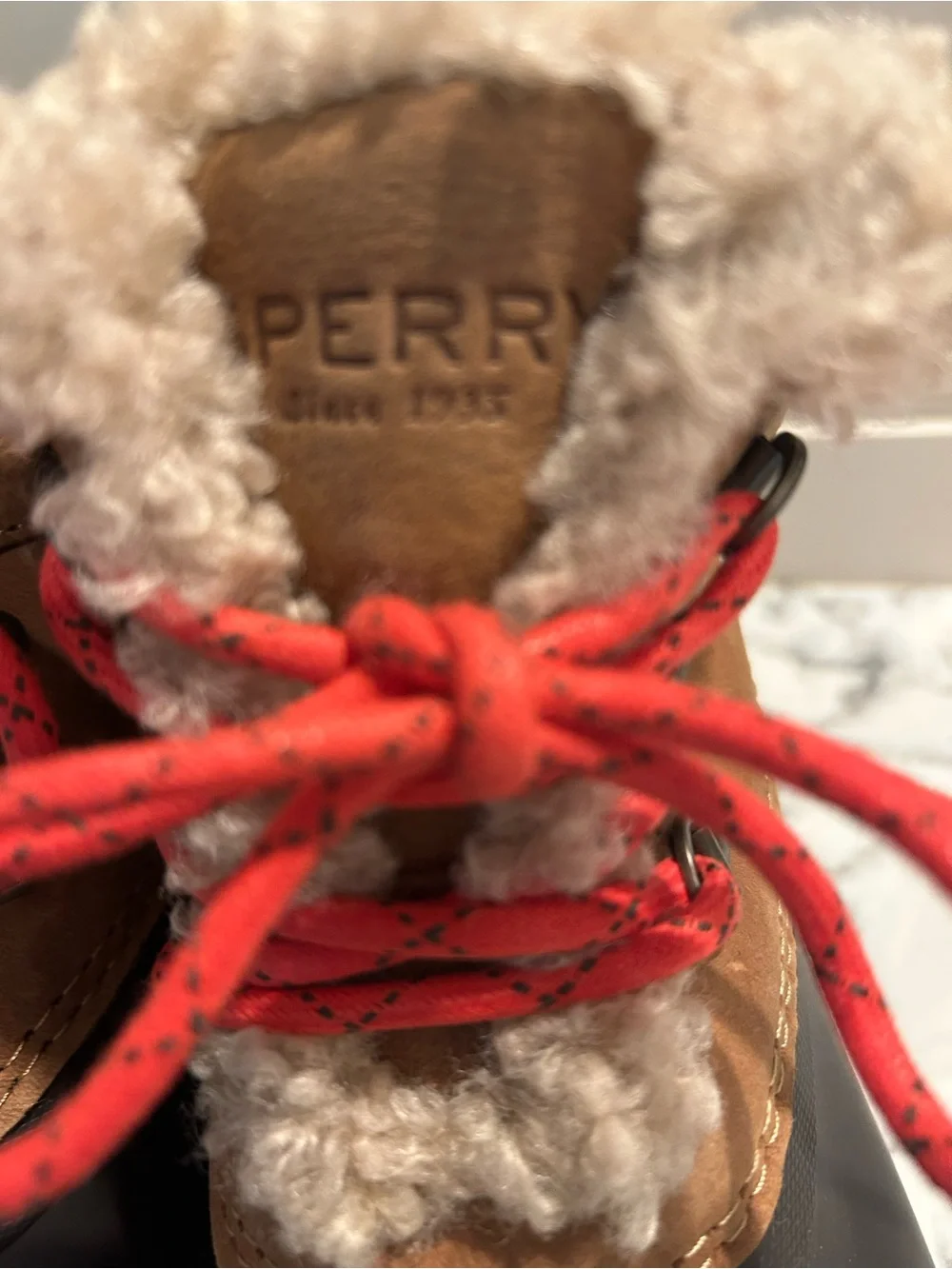 Sperry 9 Saltwater Alpine duck boots, leather, faux-fur lining, & red laces